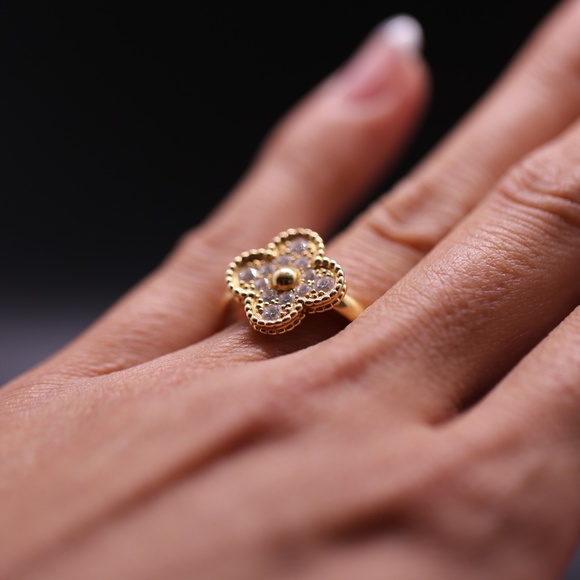 Van Cleef & Arpeel Gold Diamonds Ring - Picture 2 of 10
